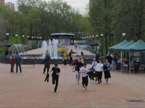 Апрель заканчивается красиво: в Центральном парке Люберец начал работать светомузыкальный фонтан Новости Люберец 